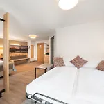Grindelwalderhof 3*